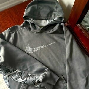 Nike Boys Thermafit Sweatshirt - Medium